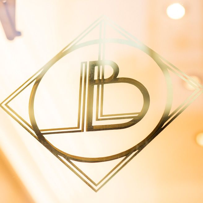 Le Bar à Lunettes By Thibaut, opticien à Liège - Travail du doreur Jérémy Goffart alias Miles-Signs