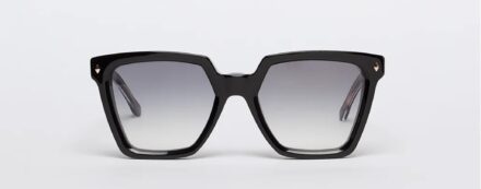 Sunglassres Model Margot in Color Infinite Black with Grey Gradient lenses from John Dalia