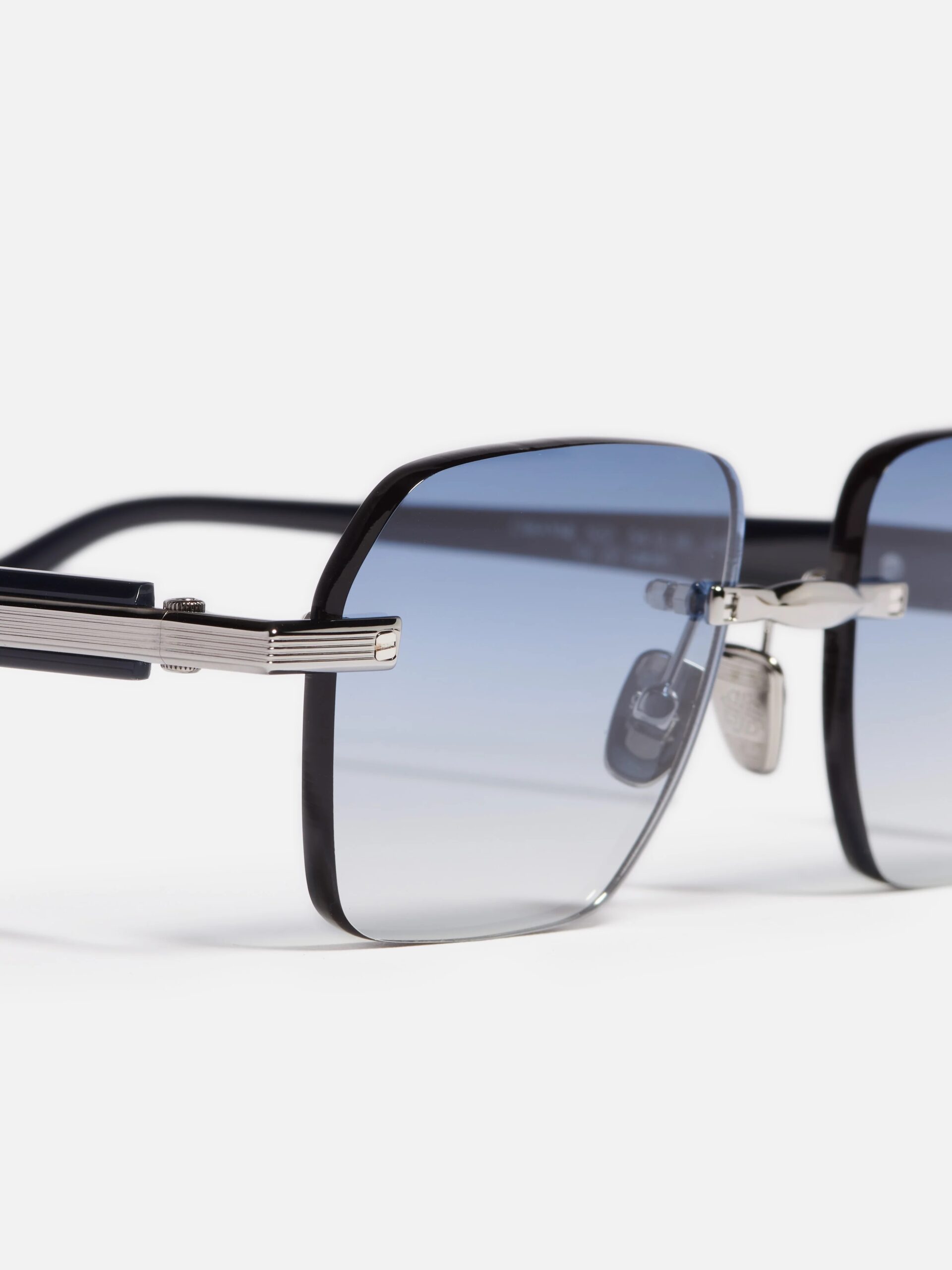 Sunglasses Model Dwayne in Color C522 with Light Blue Gradient lenses from John Dalia