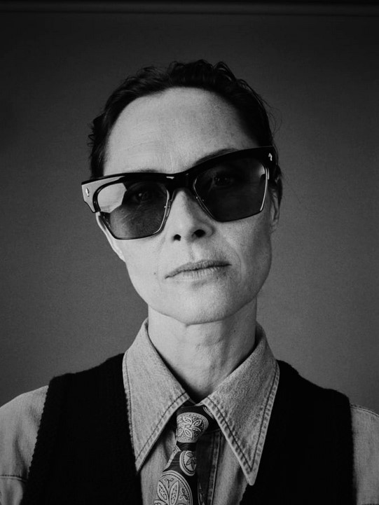 Sunglasses Model Bugsy in color Eclipse 2 with Jet Gradient Lenses from Jacques Marie Mage