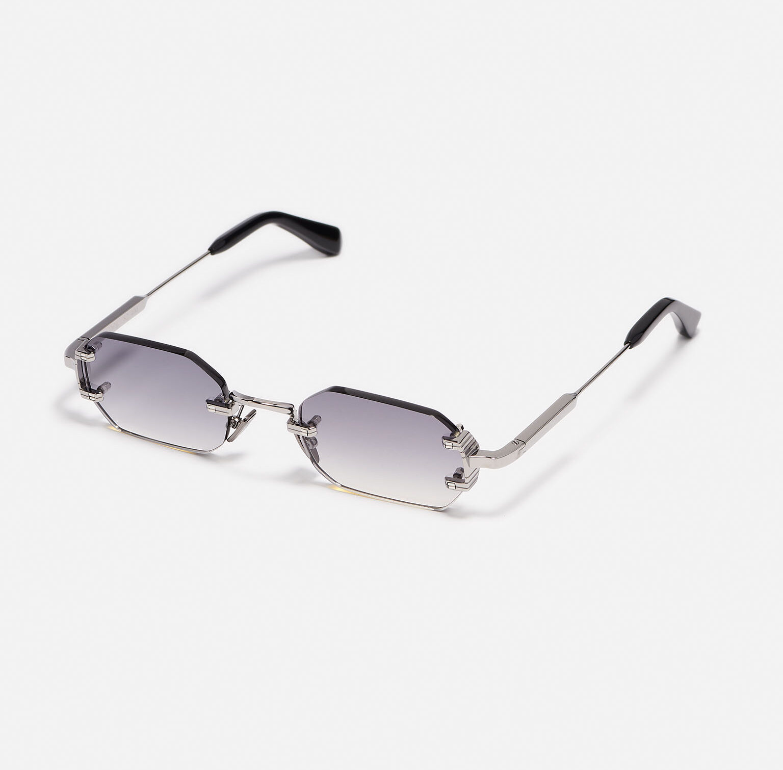 Sunglasses Model Amaru in Color C520 with Grey gradient lenses from John Dalia