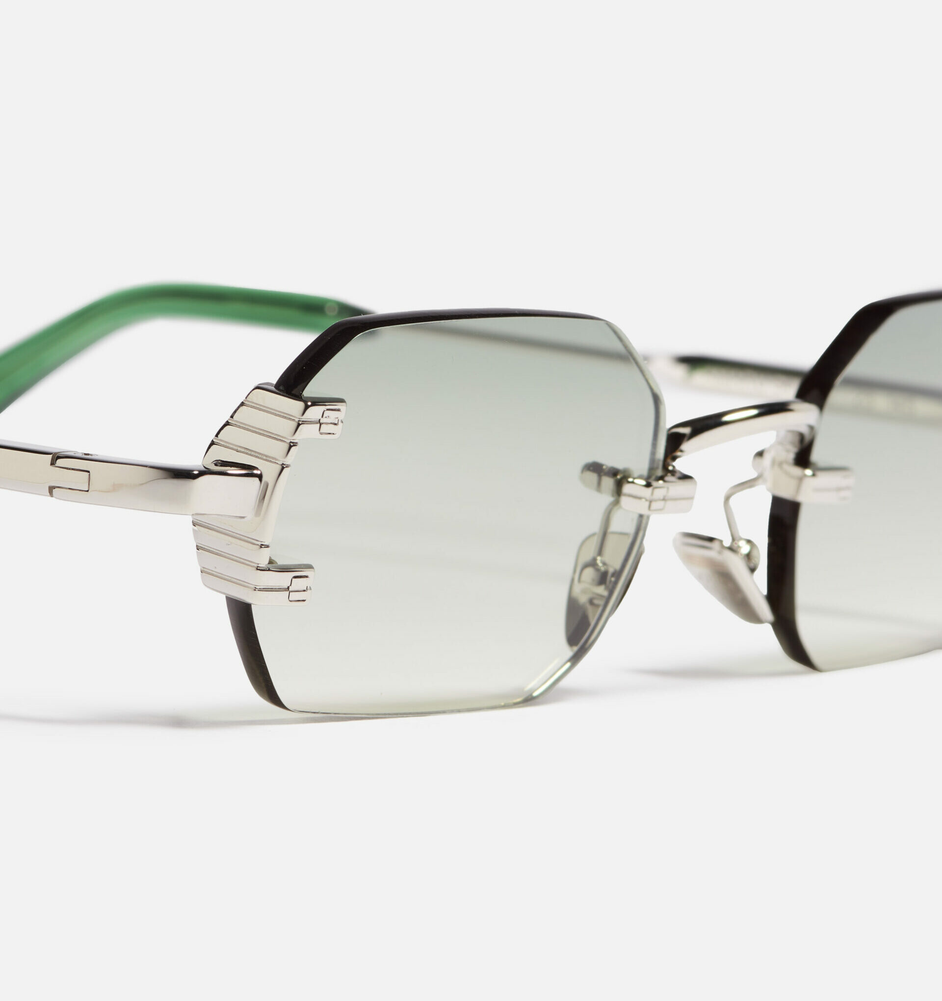 Sunglasses Model Amaru in Color C541 with Grey gradient lenses from John Dalia