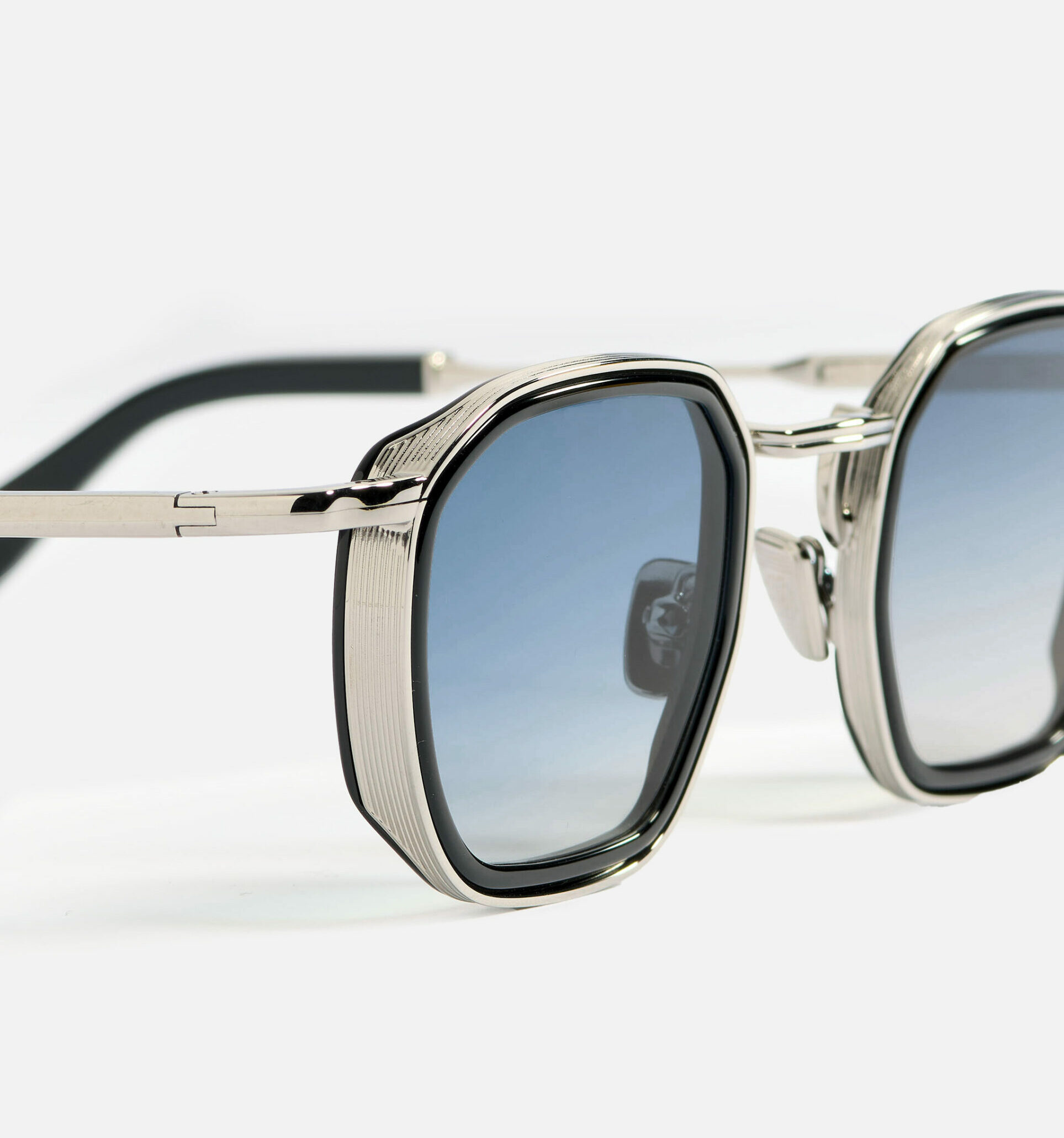 Sunglasses Model Léo in C107 with Clear Blue Gradient lenses from John Dalia