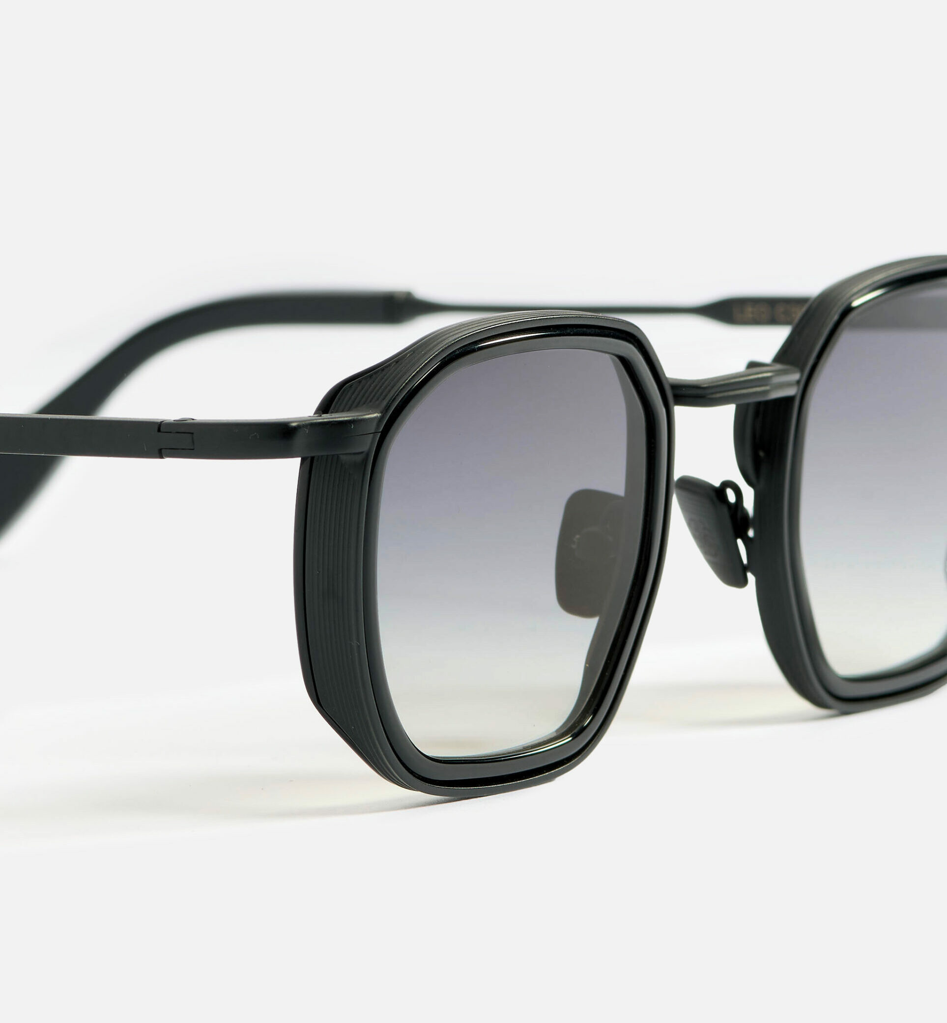 Sunglasses Model Léo in C301 with Grey Gradient lenses from John Dalia