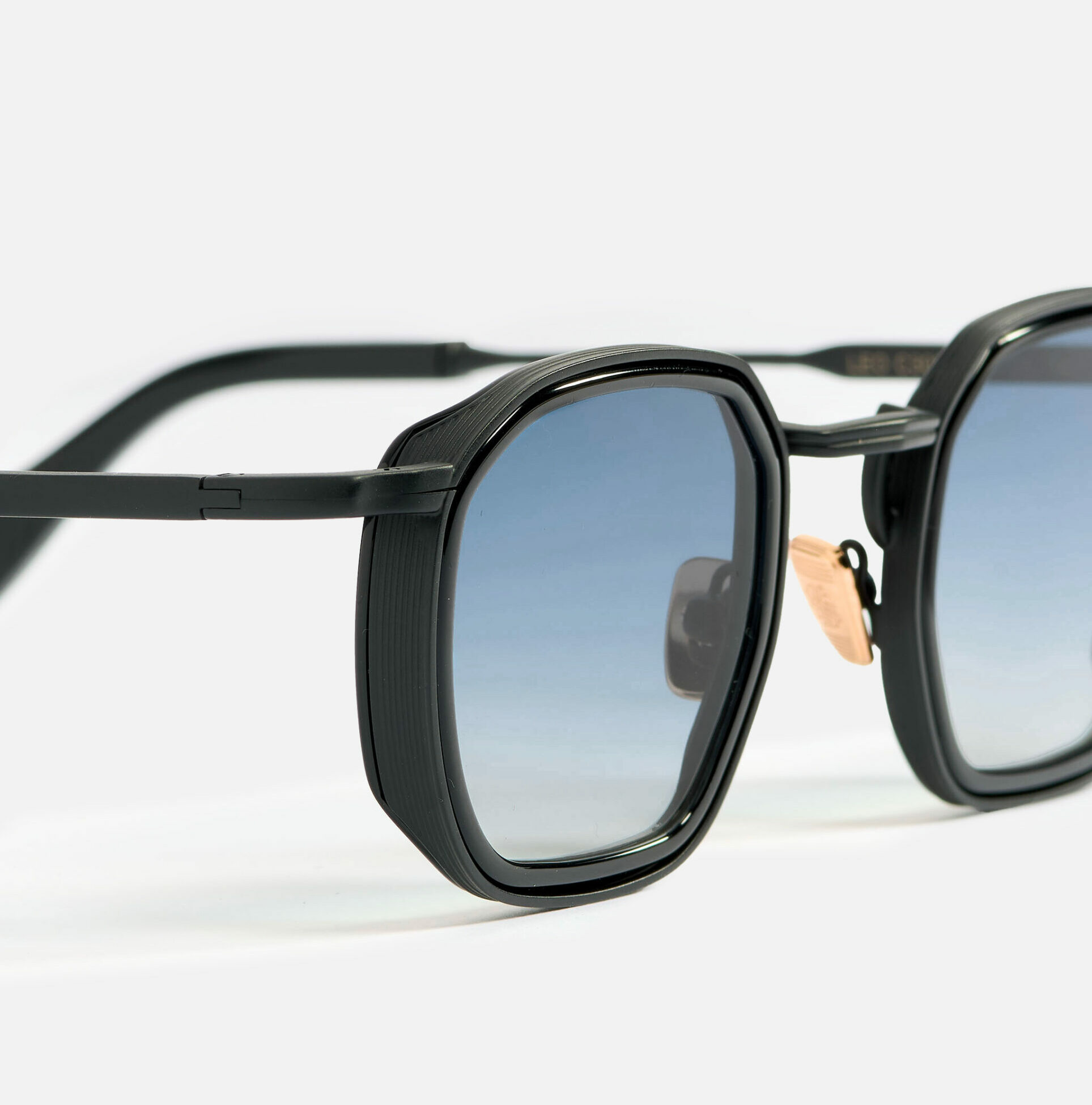 Sunglasses Model Léo in C303 with Clear Blue Gradient lenses from John Dalia