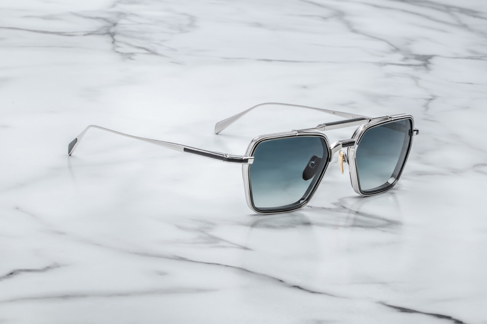 Sunglasses Model Commodore in color Pacific with Midnight Gradient Lenses from Jacques Marie Mage