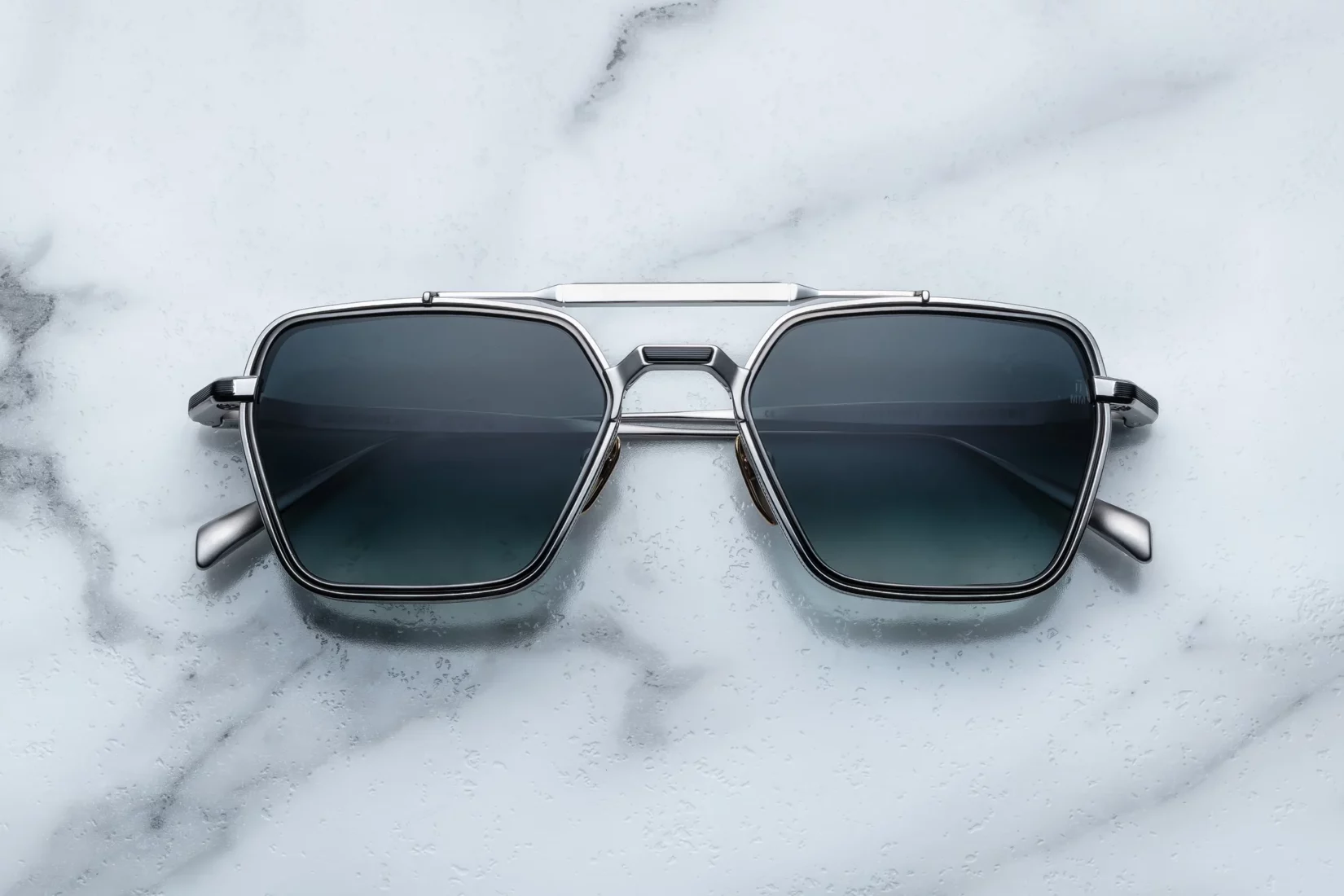 Sunglasses Model Commodore in color Pacific with Midnight Gradient Lenses from Jacques Marie Mage