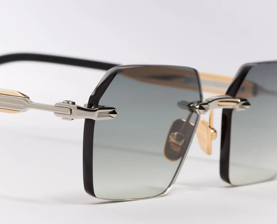 Sunglasses Model R03 in Color C409 with G15 Gradient lenses from John Dalia