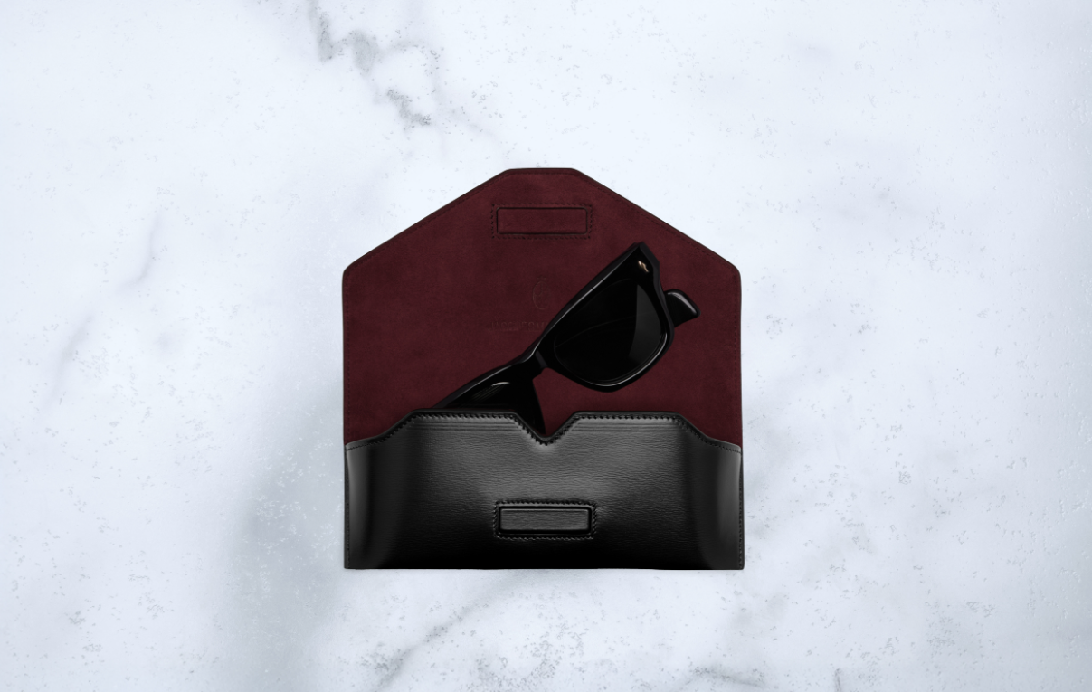 Circa Enveloppe case in Color Black with from Jacques Marie Mage