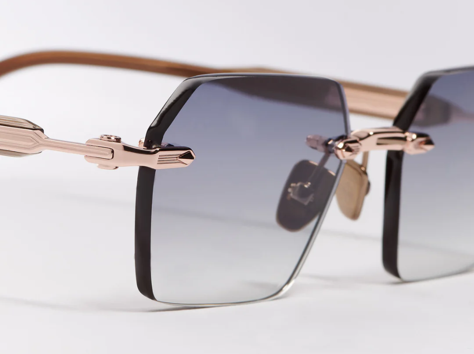 Sunglasses Model R03 in Color C476 with grey Gradient lenses from John Dalia