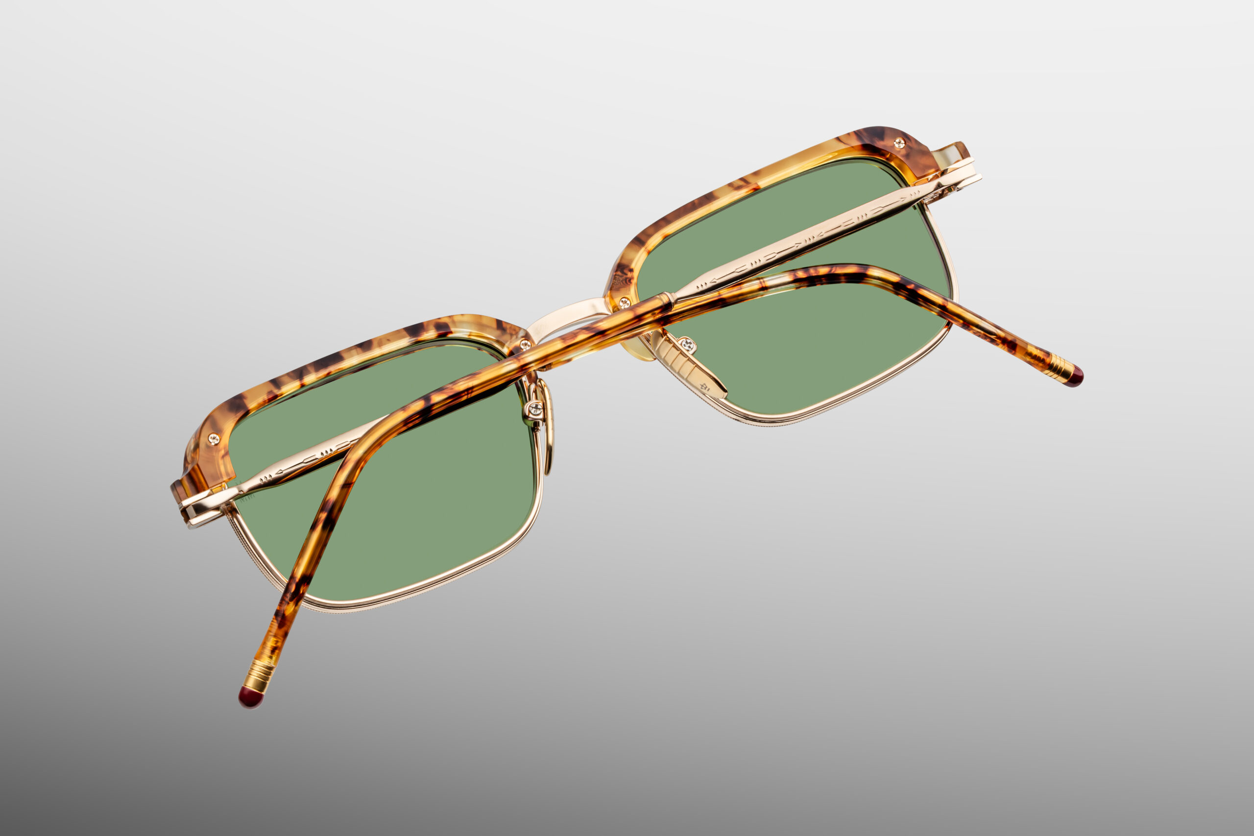 Sunglasses Model Commanche in Color VIntage Tortoise with Vintage Green lenses from Jacques Marie Mage