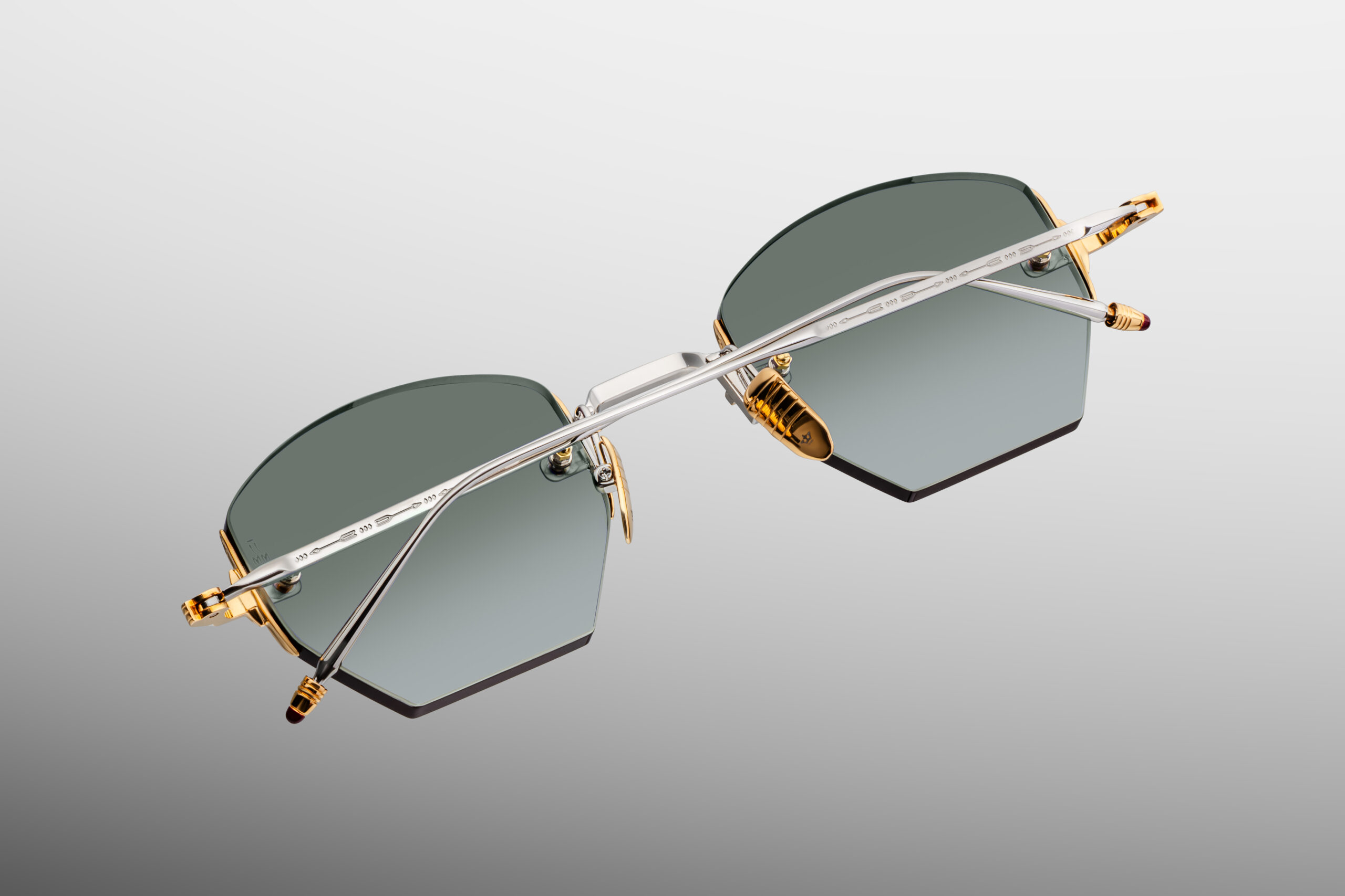Sunglasses Model Oatman in Color Electrum with Forest Gradient lenses