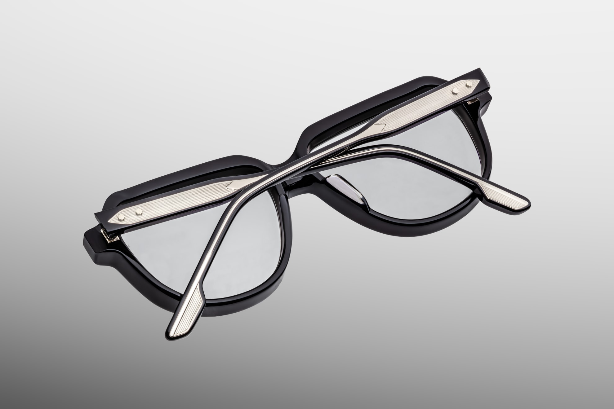 Sunglasses Model Perle with Superlight Grey lenses from Jacques Marie Mage collection