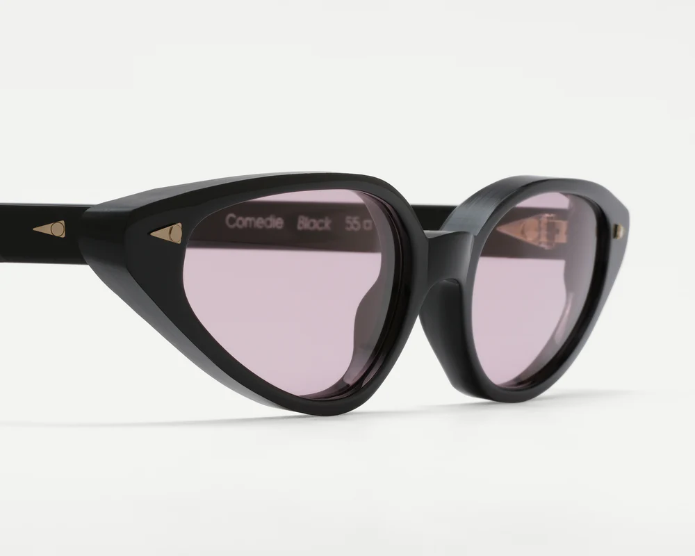 Sunglasse model Comédie in Color Black with Lilac lenses from Ahlem