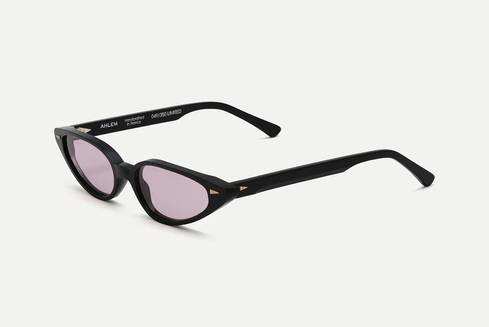 Sunglasse model Comédie in Color Black with Lilac lenses from Ahlem