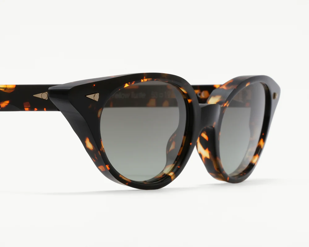 Sunglasses Model Grâce in Color Yellow Turtle with Green Gradient lenses from Ahlem