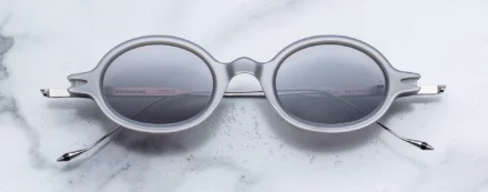Sunglasses Model Balthazar in color Argent with Su