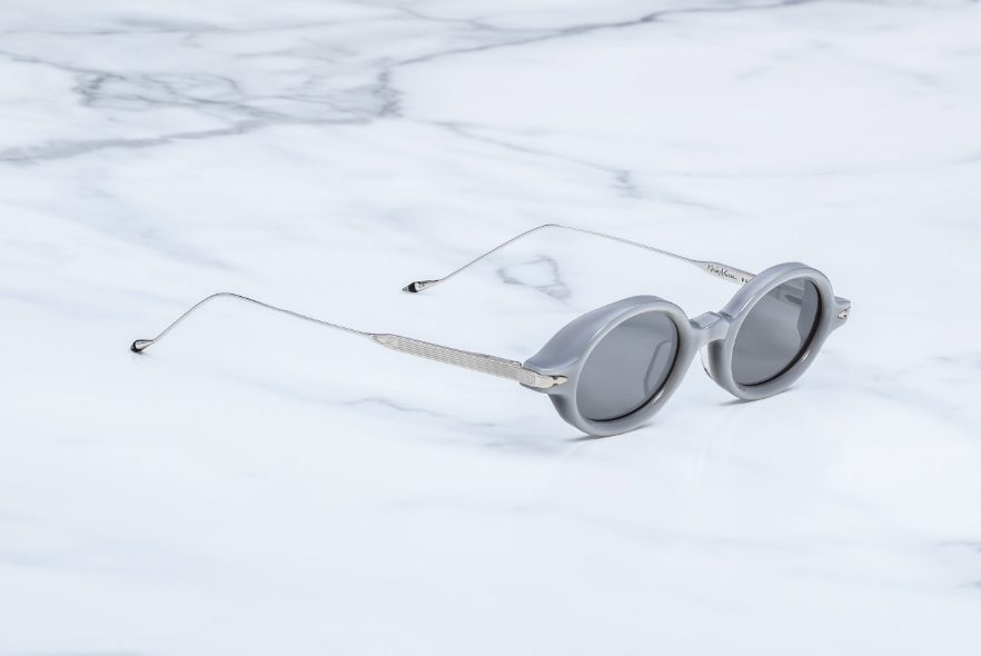Sunglasses Model Balthazar in color Argent with Su