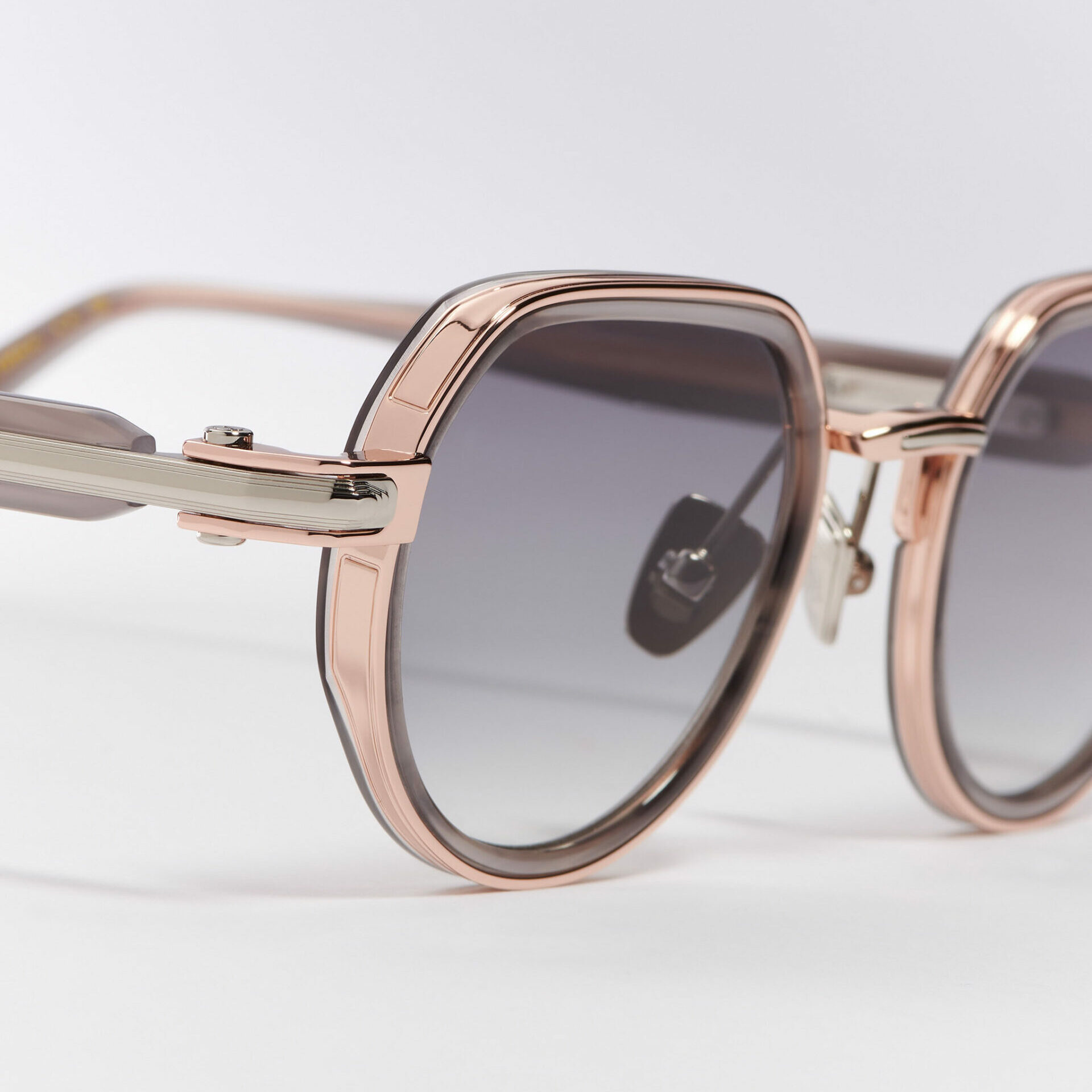 Sunglasses Model ANya in Color C476 with grey gradient lenses