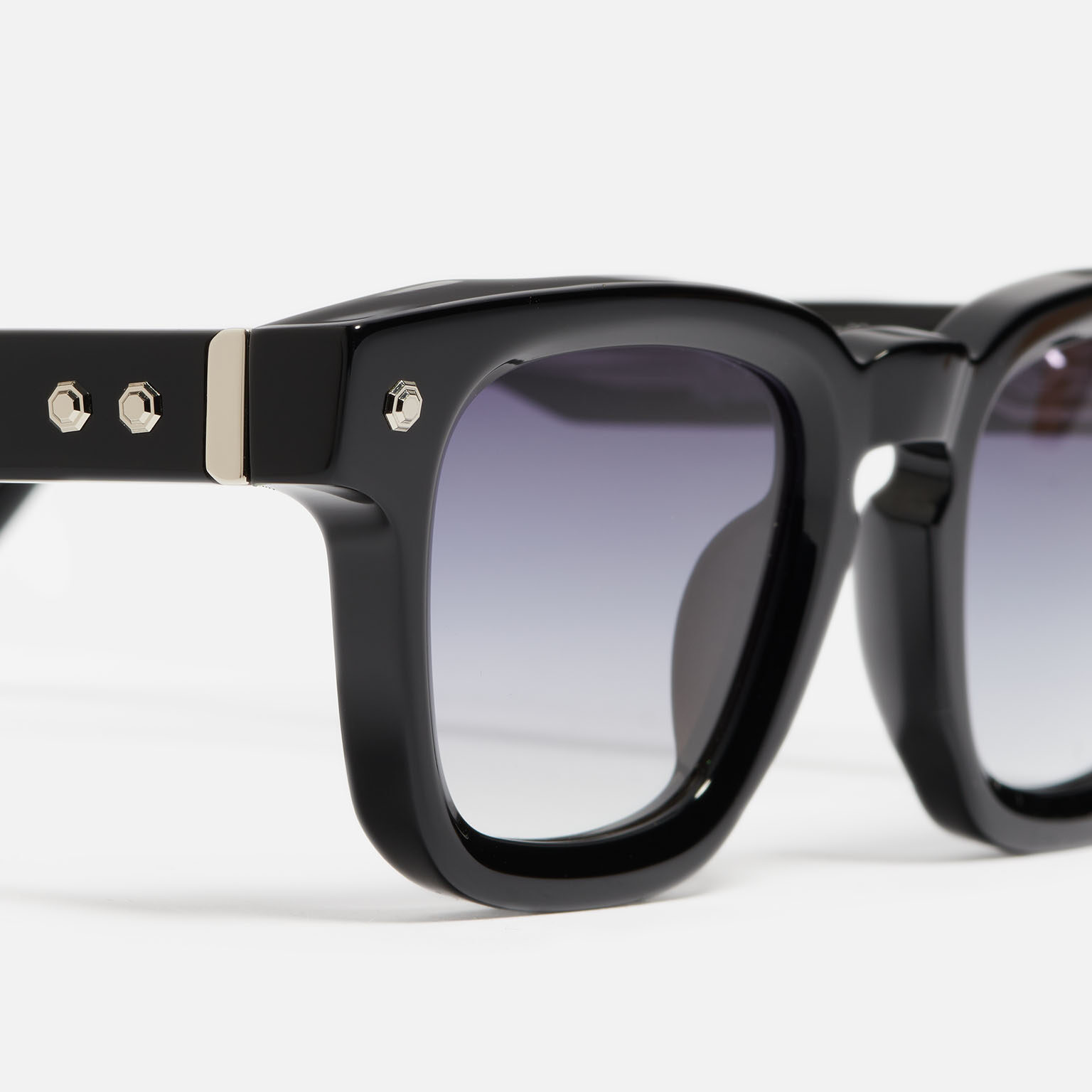 Sunglasses Model Project 16 in color C109 with Dark Blue Gradient lenses frim John Dalia