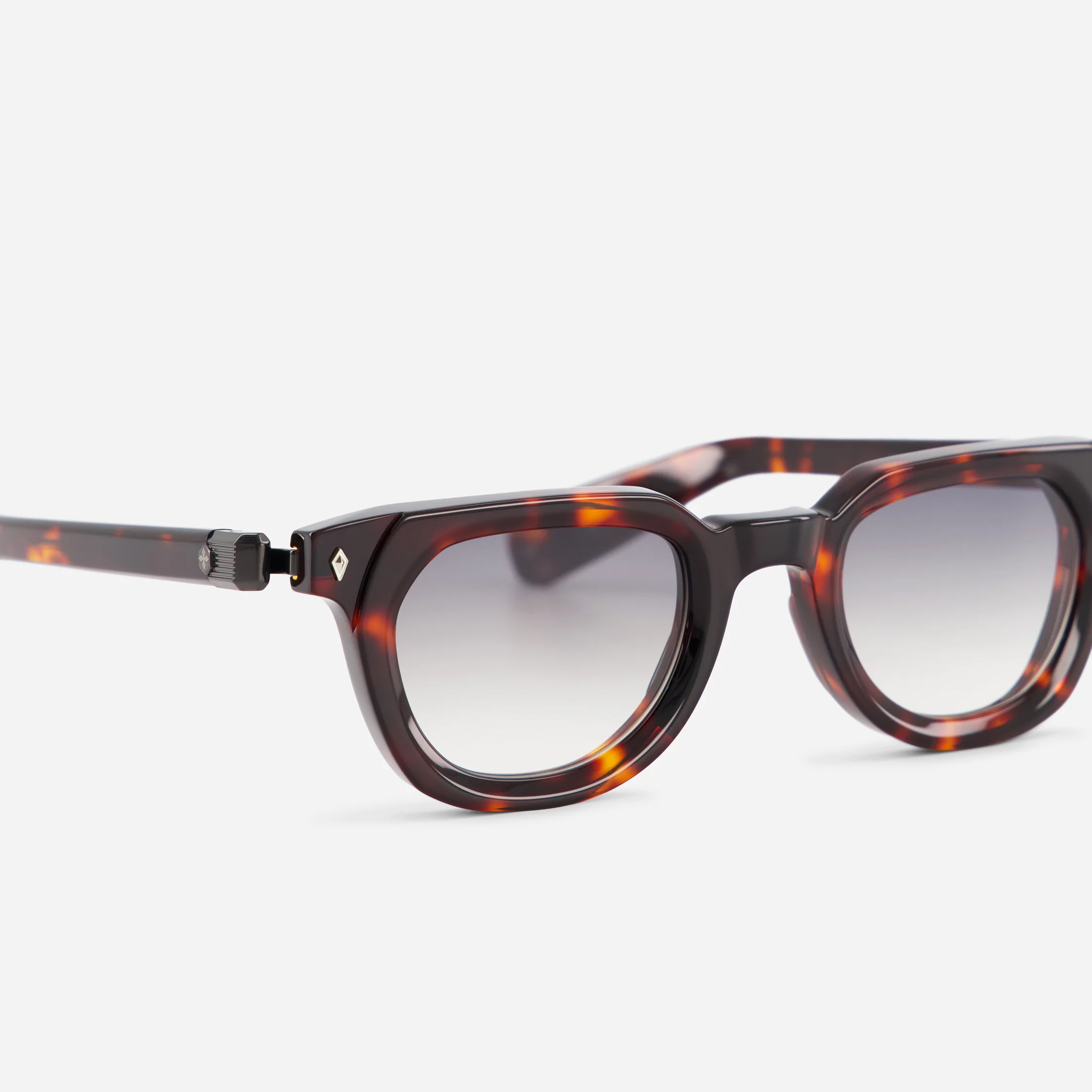 Sunglasses Model Keîd in TT/BB-1 with Grey Gradient lenses from Sato