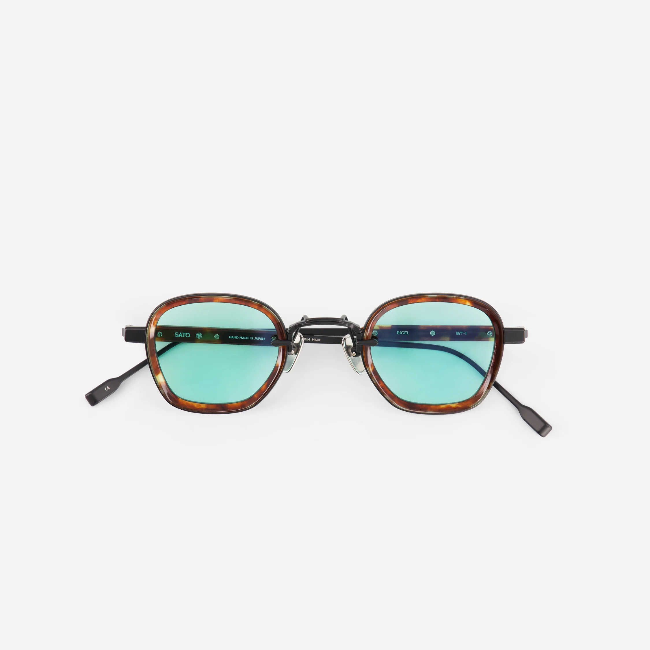 Sunglasses Model Rigel in B/T-1 with Green Gradient lenses from Sato
