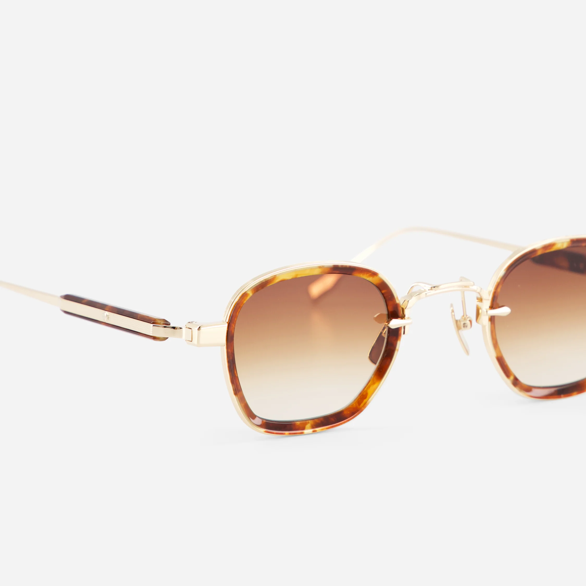 Sunglasses Model Rigel in L/GT-1 with Brown Gradient lenses from Sato